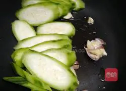 Illustration of how to make stir-fried loofah 4