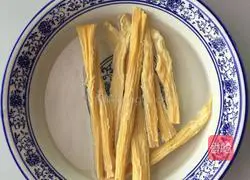 Illustration of how to make yuba and fungus mixed with cucumber 1