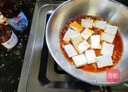 Illustration of making sauce-flavored tofu 6