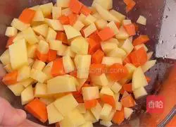 Illustration of how to make diced carrots and potatoes 2