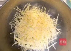 Illustration of home-style stir-fried shredded potatoes 4