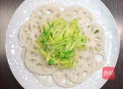 Illustration of how to make celery and lotus root slices with oil and oil 8
