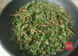 Illustration of how to make garlic purslane 1