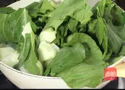 Illustration of how to stir-fry cabbage with mixed vegetables 7