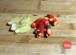 Recipe for stir-fried lotus root with pickled bamboo shoots Illustration 3