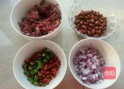 Illustration of how to make beef sauce 1