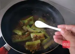 Illustration of braised peppers in sauce 15