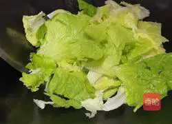Illustration of how to make fried lettuce with garlic sauce 6