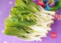 Illustration of how to stir-fry black leaves and white garlic 4