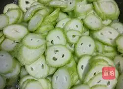 Illustration of how to make luffa and scrambled eggs 4