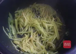  Illustration of how to make stir-fried shredded lettuce 7