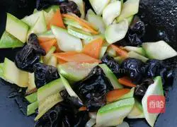 Illustration of how to cook zucchini and fungus 10