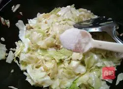 Illustration of how to make hand-shredded cabbage 7