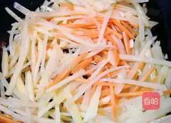 Illustration of how to make spicy and sour potato shreds 6