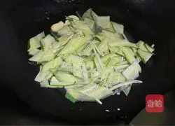 Illustration of how to make cucumber mushrooms in clear soup 4