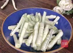 Illustration of how to make eggplant and braised beans 2