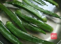 Illustration of making okra with sauce 2