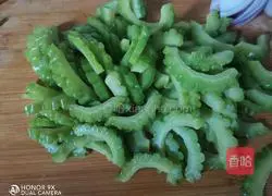 Illustration of how to make cold bitter melon 4