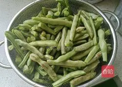 Illustration of how to make stir-fried beans 1