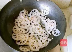 Illustration of how to make stir-fried lotus root slices 5