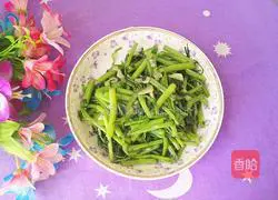 Illustration of how to make stir-fried water spinach 13