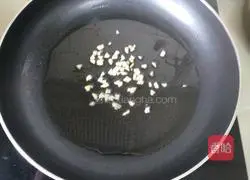 Illustration of how to make garlic snow peas 4