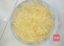 Illustration of how to make spicy and sour shredded potato bento 1 