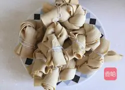 Illustration of how to make dry tofu rolls 4