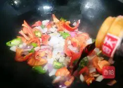 Illustration of how to make hand-shred cabbage 4