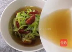 Illustration of how to fish raw melon with small tomatoes 12