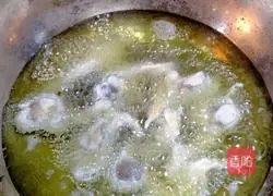 Illustration of how to make dry fried oyster mushrooms 6