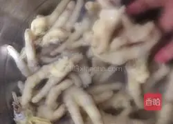 Lemon Passion Illustration of how to make chicken feet soaked in fruit 7