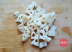 Illustration of how to stir-fry diced lotus roots 2