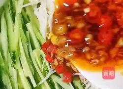 Illustration of how to make cold cucumber and enoki mushrooms 12