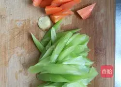 Illustration of how to make fried carrots with lettuce 1