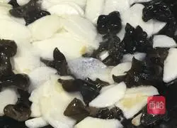 Illustration of how to make fried yam with fungus 3