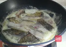 Illustration of how to make spicy fish cubes 3