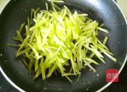Fried eggs with green bamboo shoots Illustration of how to do it 13