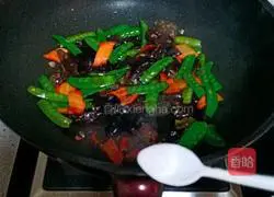 Illustration of making fungus and snow peas 8