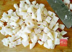 Illustration of how to make sweet and sour lotus root diced 2