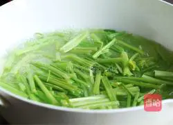 Illustration of how to make cashew nuts and celery 4