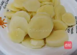 Illustration of how to cook potatoes stewed in oyster sauce 1