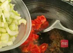 Illustration of how to stir-fry tomatoes and celery 5