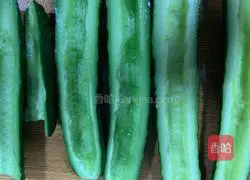 Illustration of how to make pickled cucumbers 3