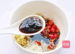 Illustration of how to make cold spicy lotus root slices 6