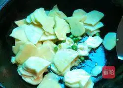 Illustration of how to make fried potato slices 11