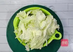 Illustration of how to make frozen tofu stewed with cabbage 2