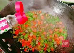Illustration of how to make stir-fried four diced vegetables 10