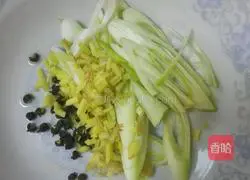 Illustration of how to make spicy potato shreds 3