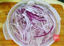 Illustration of how to mix onions with fungus 4